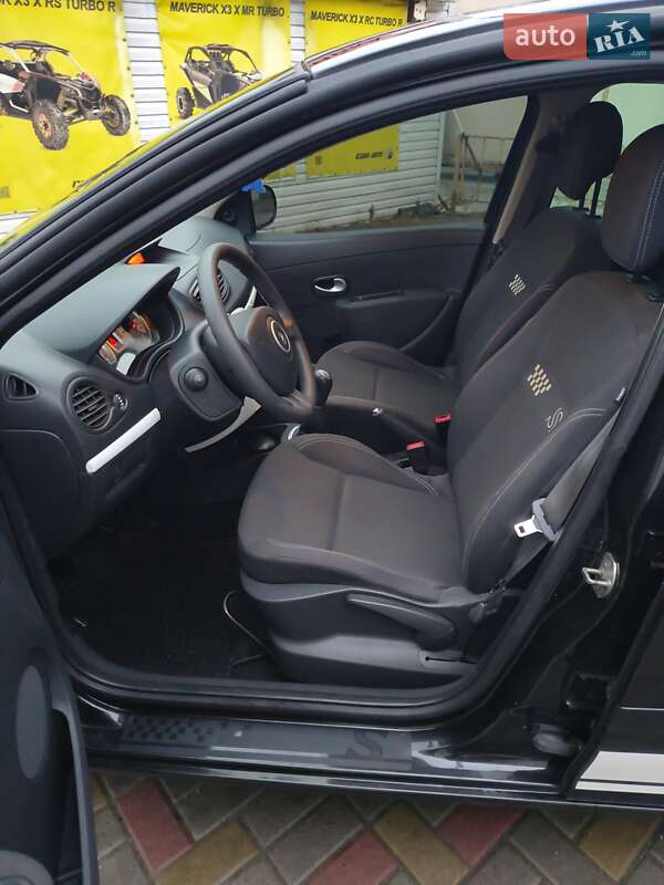 Хэтчбек Renault Clio 2011 в Днепре