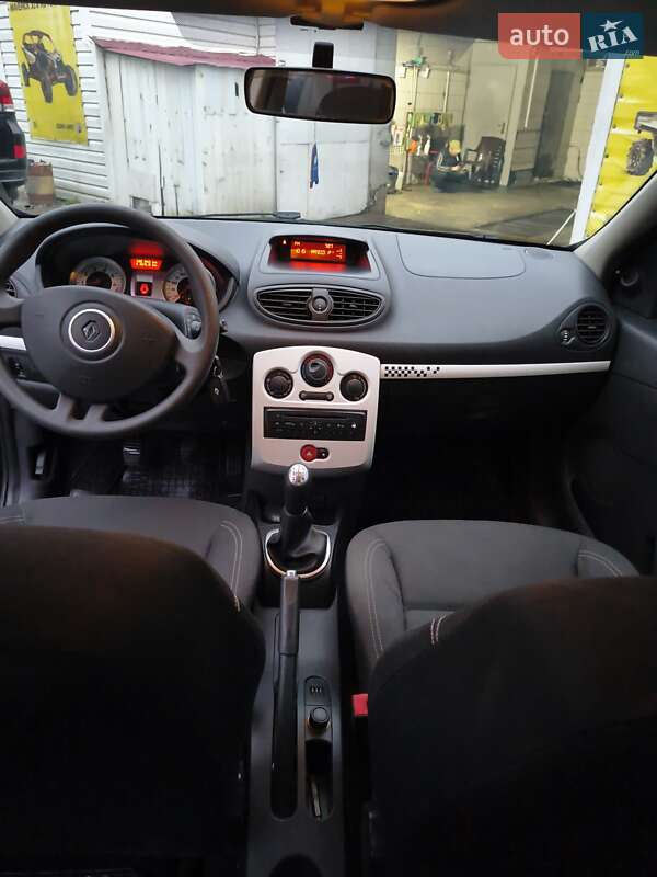 Хэтчбек Renault Clio 2011 в Днепре