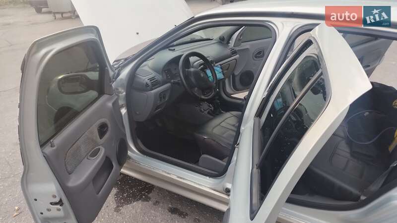 Хетчбек Renault Clio 2000 в Запоріжжі фото 14 Хетчбек Renault Clio 2000 в Запоріжжі