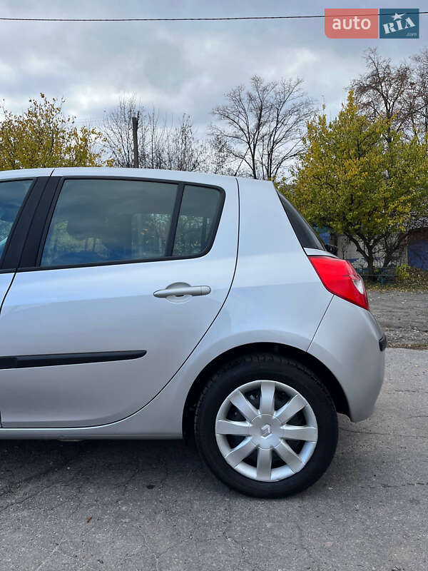 Хетчбек Renault Clio 2006 в Хоролі