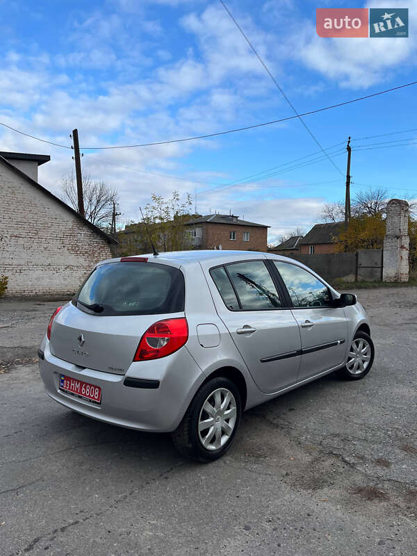 Хетчбек Renault Clio 2006 в Хоролі