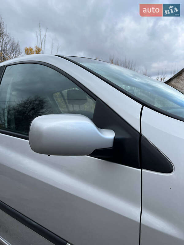 Хетчбек Renault Clio 2006 в Хоролі