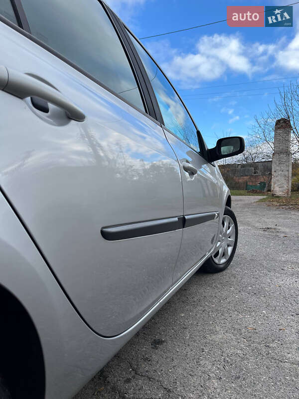 Хетчбек Renault Clio 2006 в Хоролі