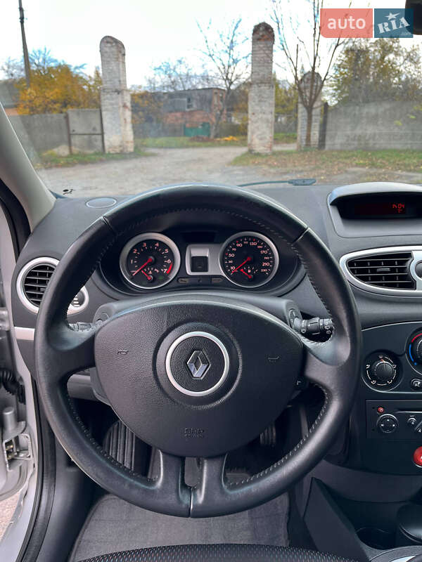 Хетчбек Renault Clio 2006 в Хоролі