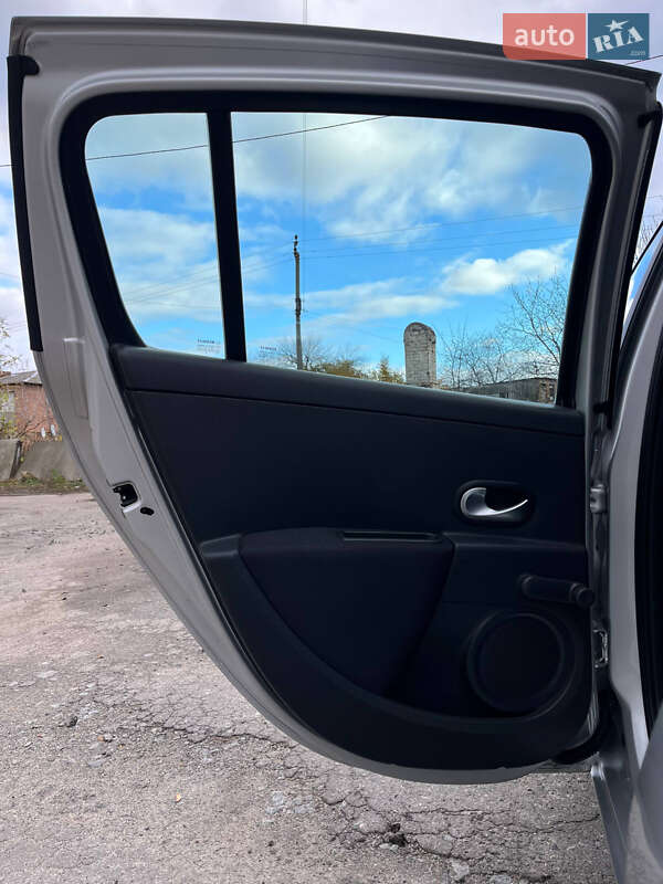 Хетчбек Renault Clio 2006 в Хоролі