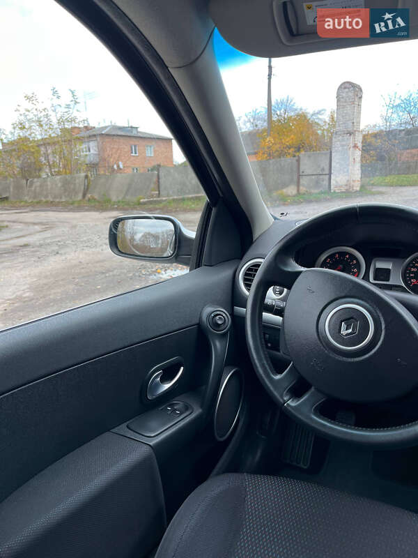 Хетчбек Renault Clio 2006 в Хоролі