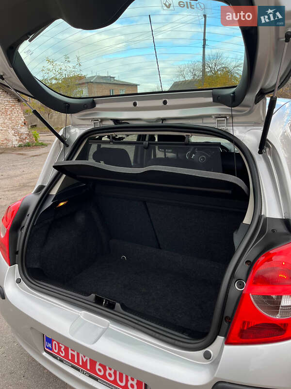 Хетчбек Renault Clio 2006 в Хоролі