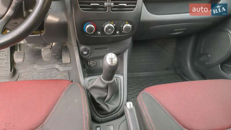 Универсал Renault Clio 2015 в Киеве фото 49 Универсал Renault Clio 2015 в Киеве
