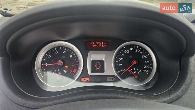 Хетчбек Renault Clio 2009 в Дерно