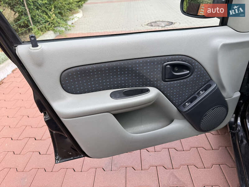 Седан Renault Clio 2006 в Белой Церкви