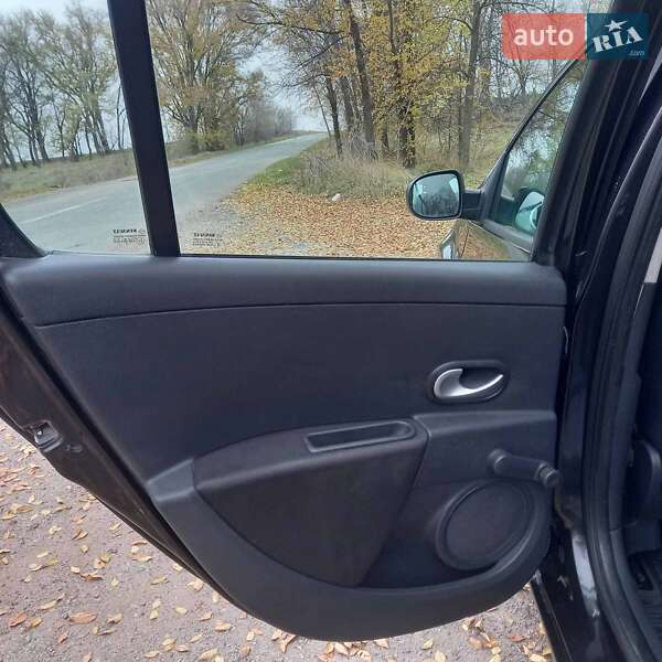 Хэтчбек Renault Clio 2009 в Томаковке