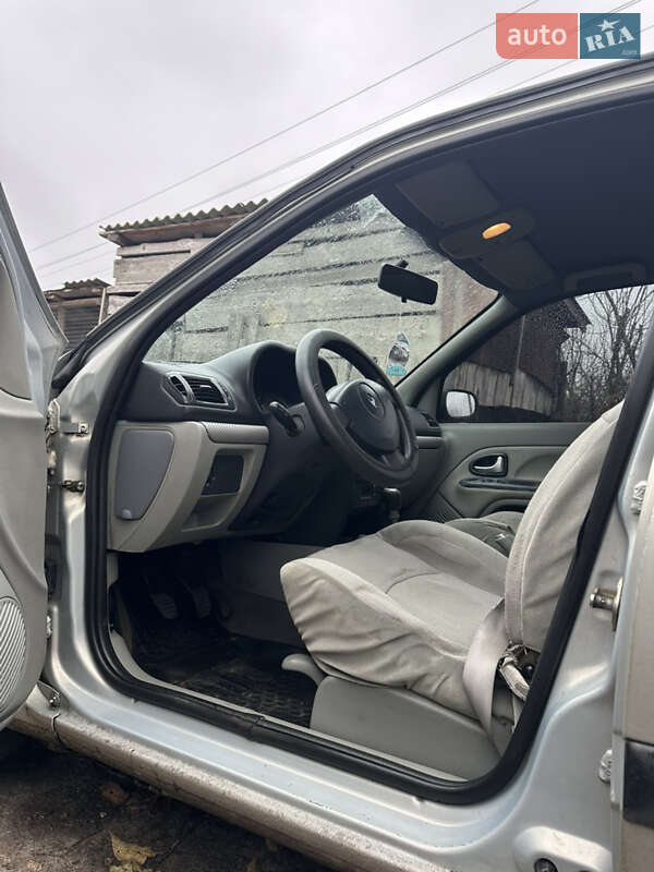 Хетчбек Renault Clio 2002 в Києві фото 8 Хетчбек Renault Clio 2002 в Києві