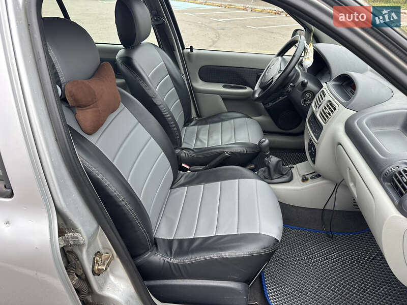 Седан Renault Clio 2006 в Києві