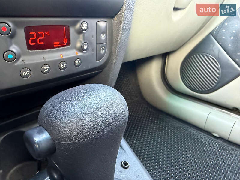 Хетчбек Renault Clio 2003 в Сумах