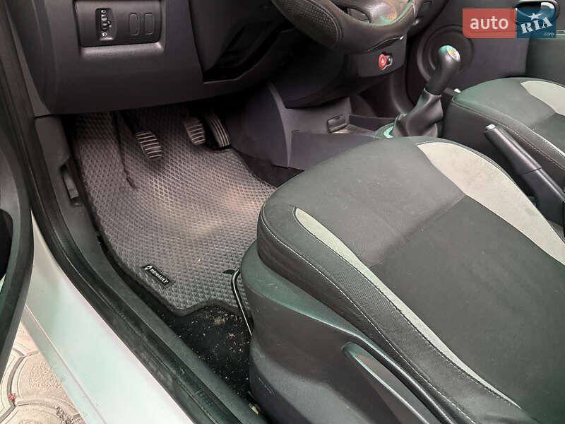 Хетчбек Renault Clio 2010 в Запоріжжі