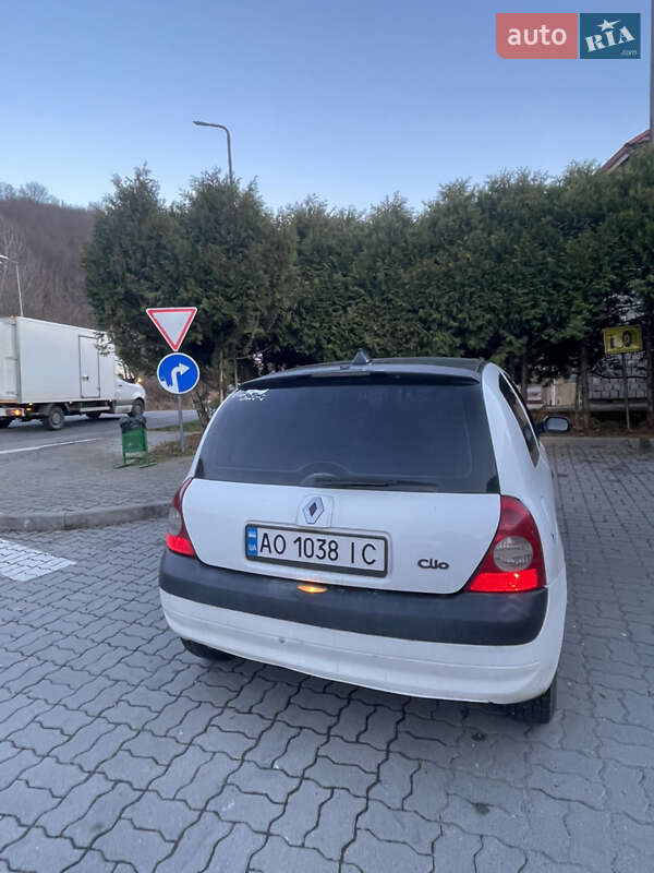 Хэтчбек Renault Clio 2003 в Стрые