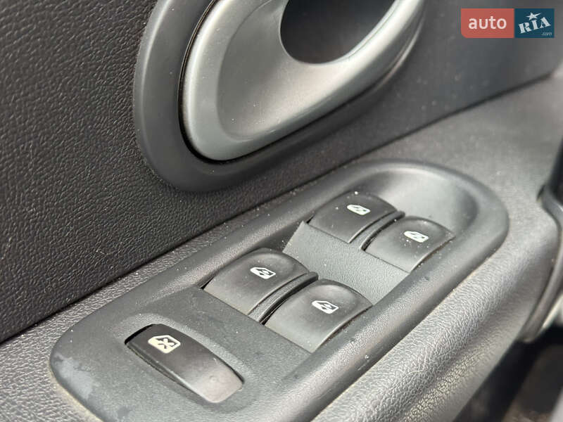 Хэтчбек Renault Clio 2011 в Нетешине фото 12 Хэтчбек Renault Clio 2011 в Нетешине