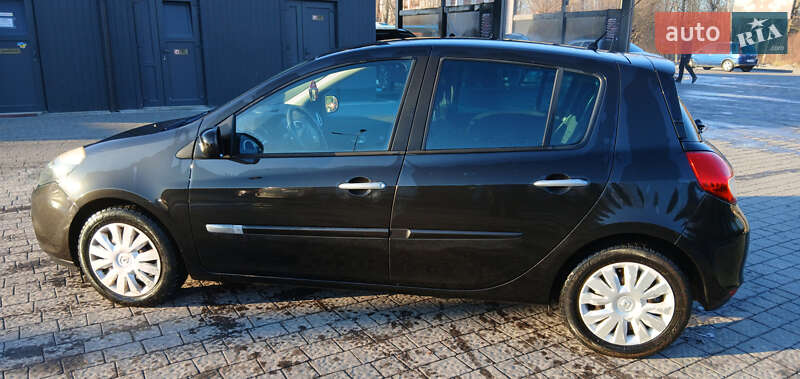 Хетчбек Renault Clio 2011 в Івано-Франківську