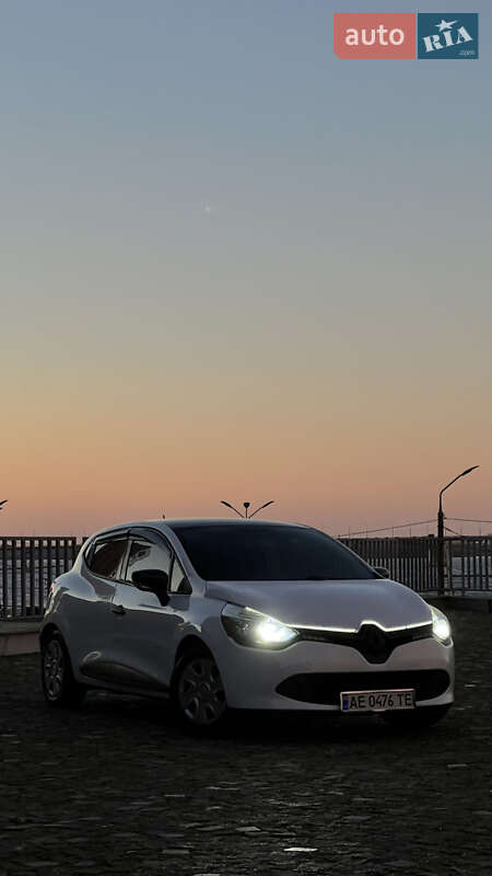 Хетчбек Renault Clio 2016 в Дніпрі