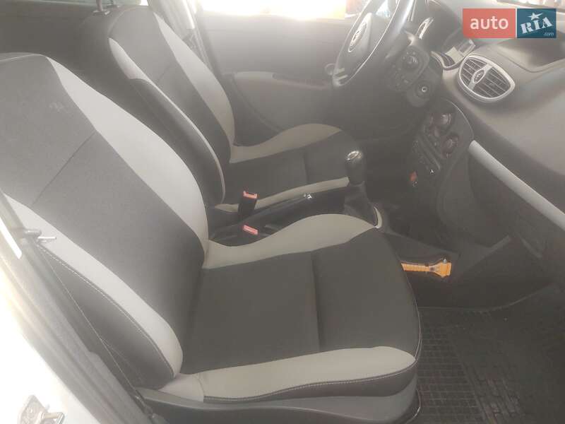 Хэтчбек Renault Clio 2012 в Дубно