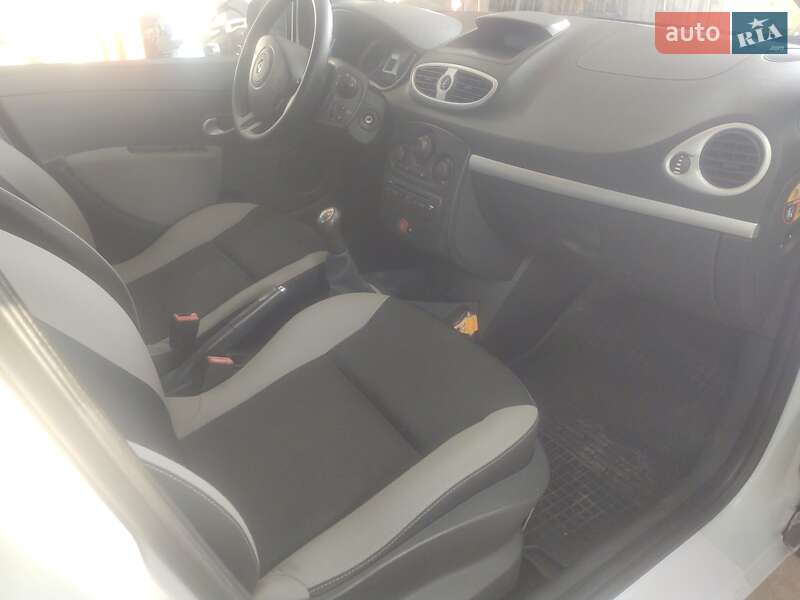Хэтчбек Renault Clio 2012 в Дубно