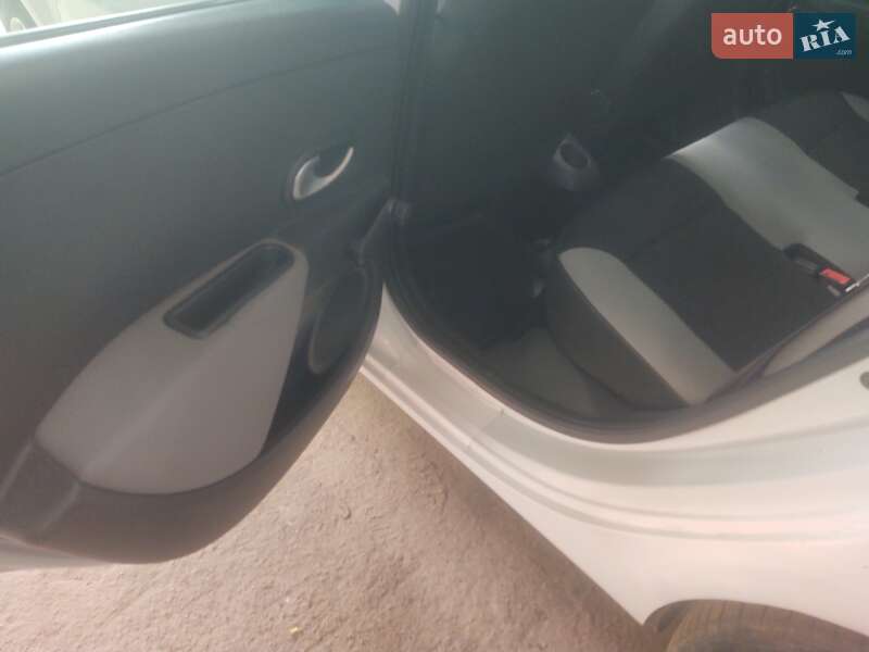 Хэтчбек Renault Clio 2012 в Дубно