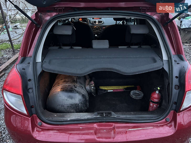 Хэтчбек Renault Clio 2010 в Полонном