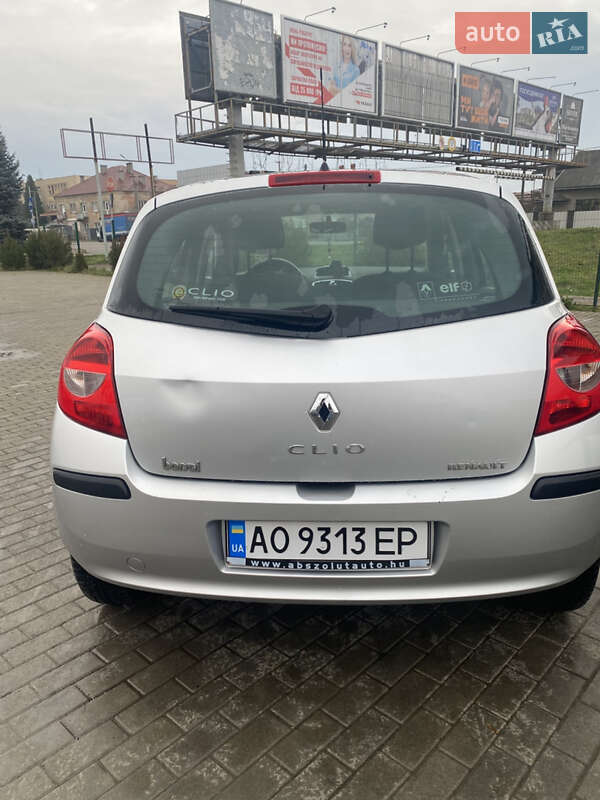 Хетчбек Renault Clio 2006 в Мукачевому