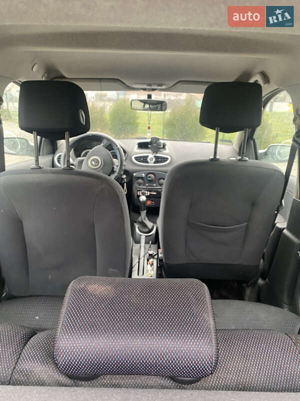 Хетчбек Renault Clio 2006 в Мукачевому