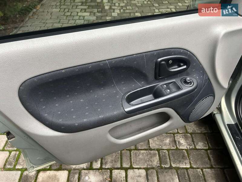 Хэтчбек Renault Clio 2003 в Ирпене