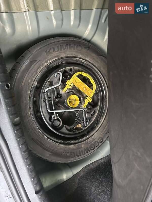 Хэтчбек Renault Clio 2003 в Ирпене