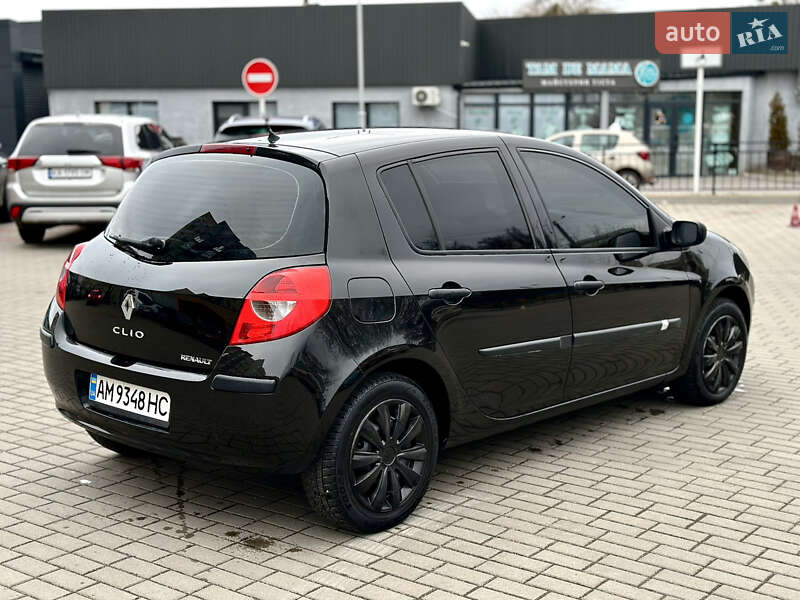 Хэтчбек Renault Clio 2006 в Житомире