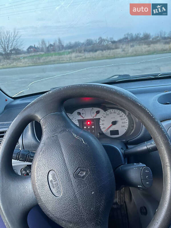 Хэтчбек Renault Clio 2001 в Яготине