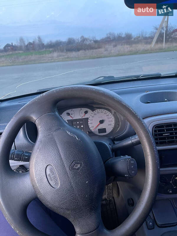 Хэтчбек Renault Clio 2001 в Яготине