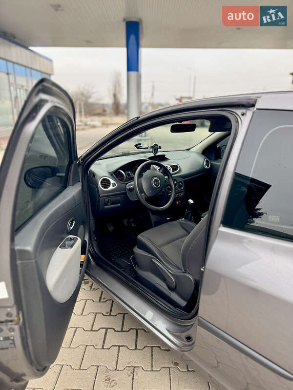 Хэтчбек Renault Clio 2011 в Гайсине