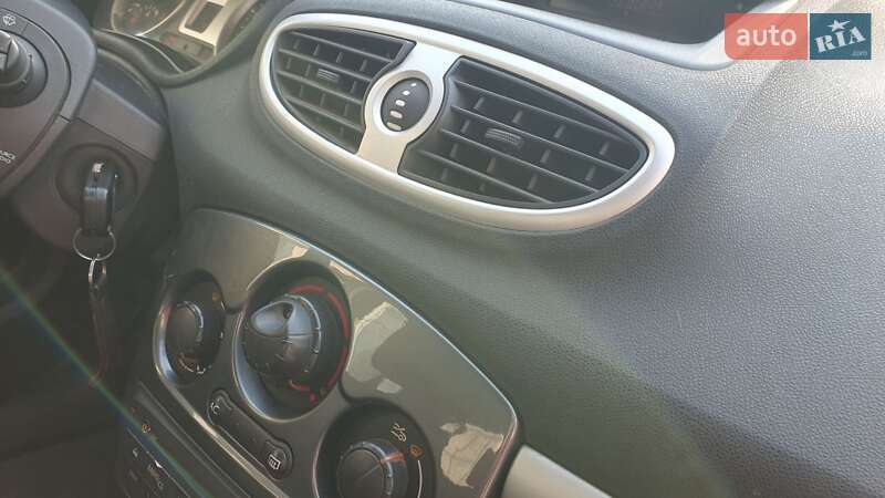 Хэтчбек Renault Clio 2012 в Киеве фото 10 Хэтчбек Renault Clio 2012 в Киеве