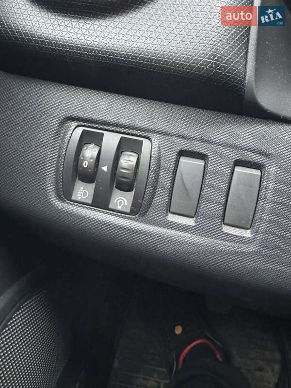 Хетчбек Renault Clio 2013 в Полтаві фото 14 Хетчбек Renault Clio 2013 в Полтаві