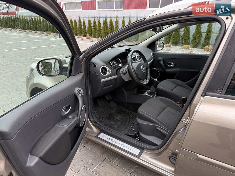 Универсал Renault Clio 2009 в Луцке