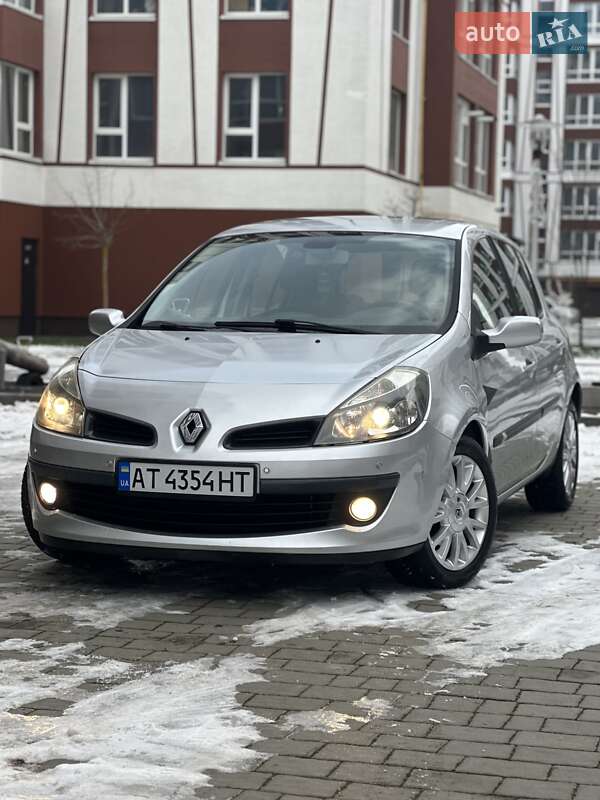 Хэтчбек Renault Clio 2006 в Коломые