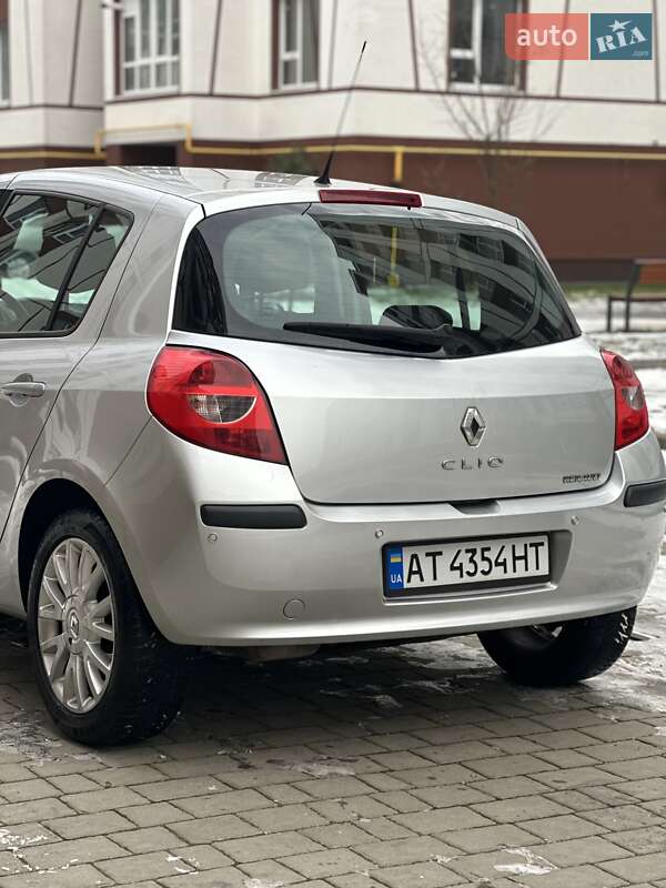 Хэтчбек Renault Clio 2006 в Коломые