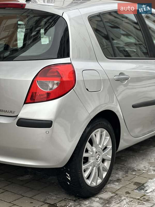Хэтчбек Renault Clio 2006 в Коломые