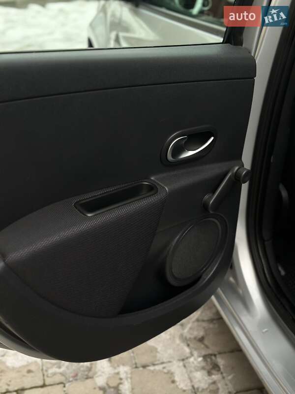 Хэтчбек Renault Clio 2006 в Коломые