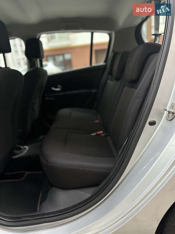 Хэтчбек Renault Clio 2006 в Коломые