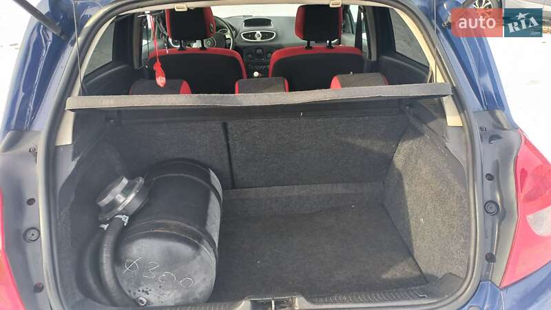 Хэтчбек Renault Clio 2007 в Чернигове