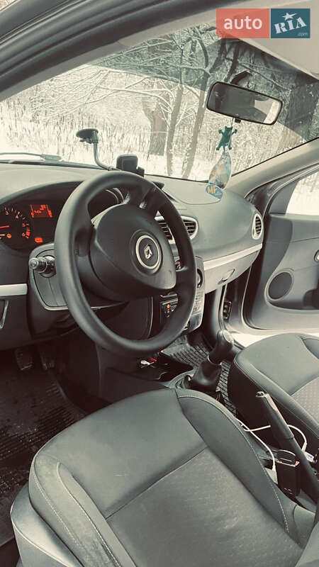 Хэтчбек Renault Clio 2009 в Александрие