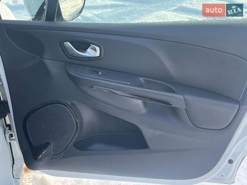 Хэтчбек Renault Clio 2016 в Киеве