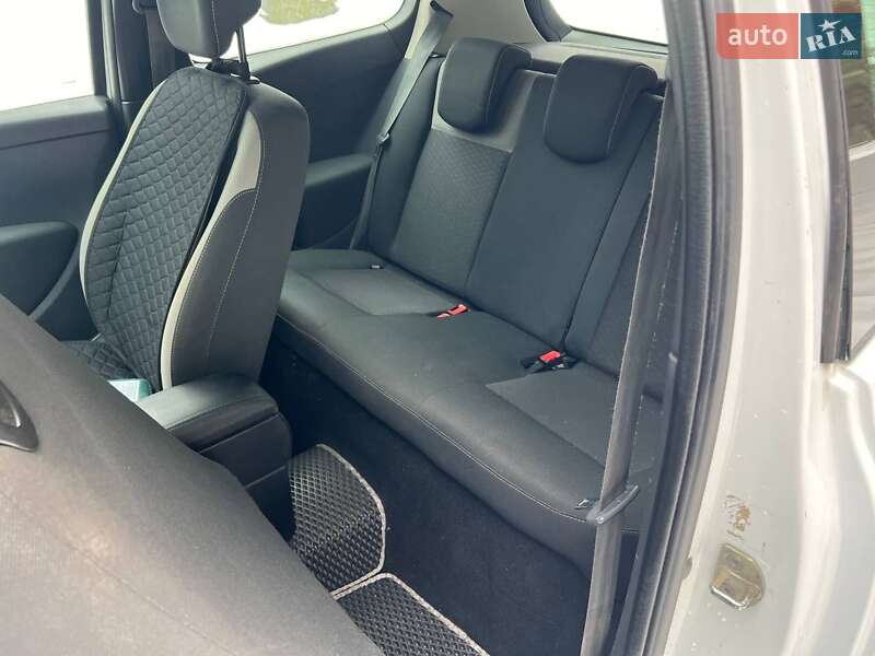 Хэтчбек Renault Clio 2011 в Любешове