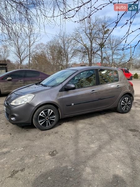 Хэтчбек Renault Clio 2010 в Ивано-Франковске