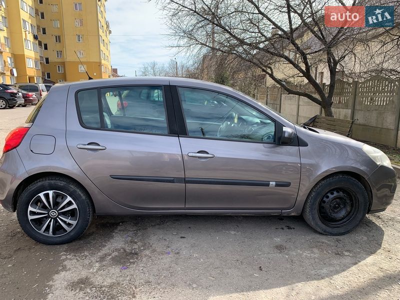 Хэтчбек Renault Clio 2010 в Ивано-Франковске