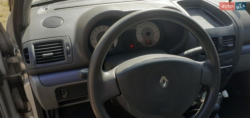 Седан Renault Clio 2006 в Кривому Розі